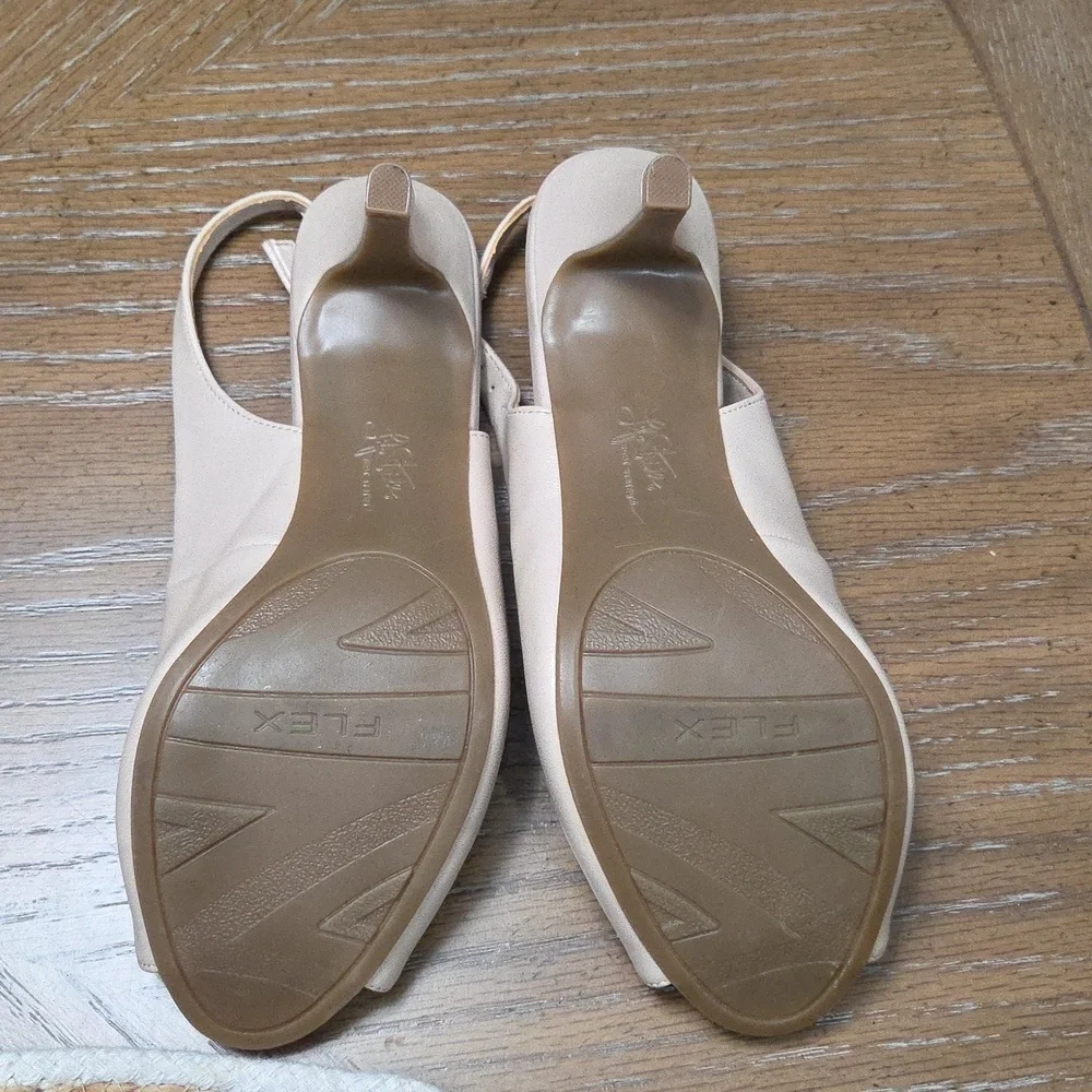 Lifestride Teller Slingback Nude Pumps, Size 7.5W